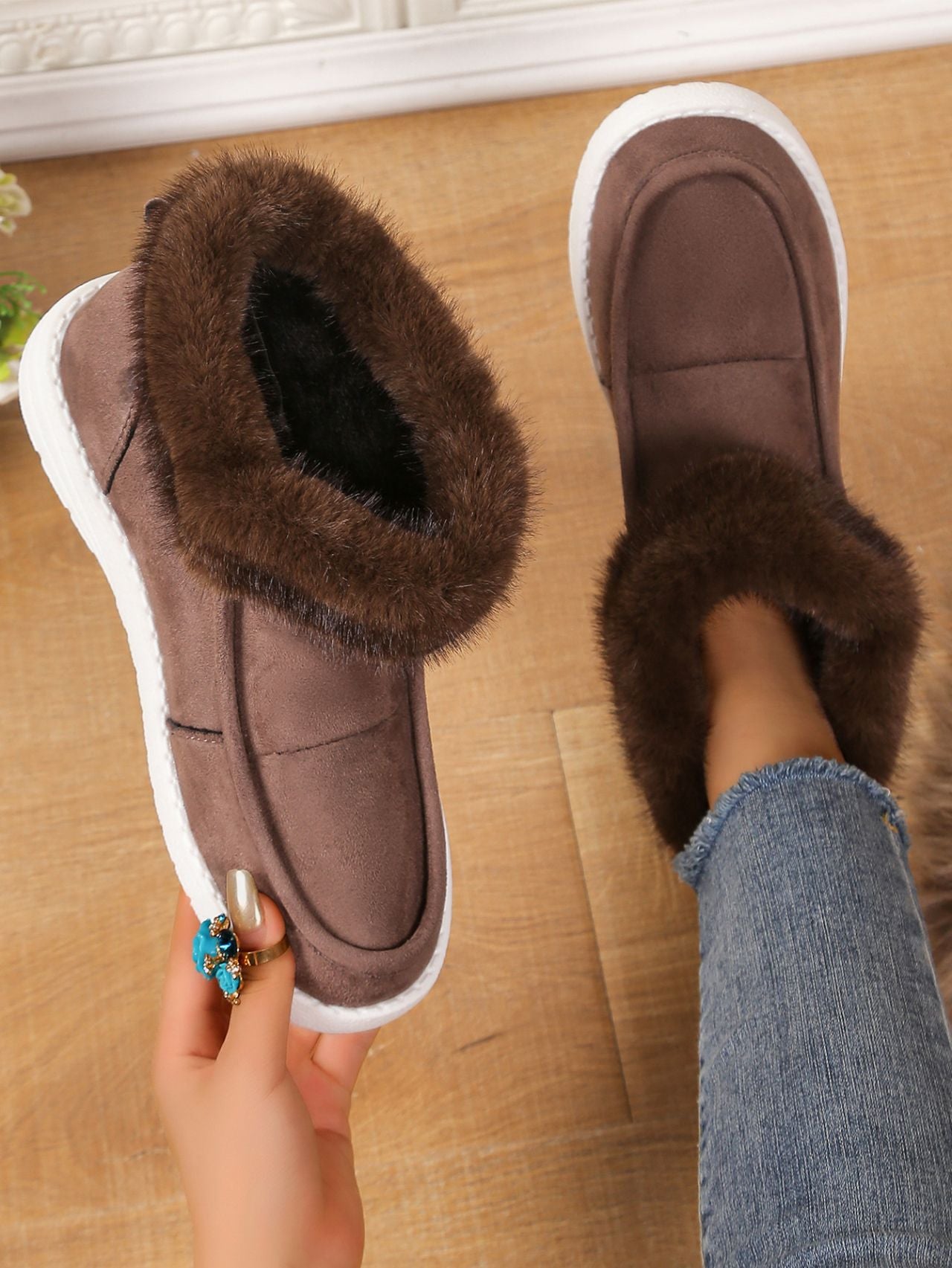 Faux Fur Suede Round Toe Sneakers